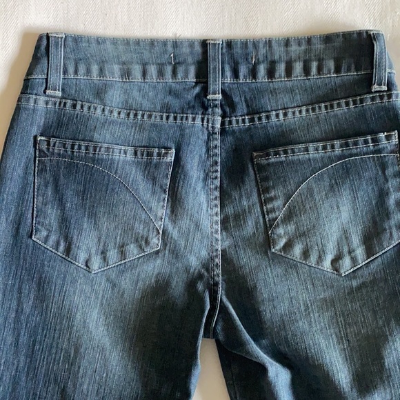 Denim Capri with zipper detail at leg opening - Picture 6 of 9